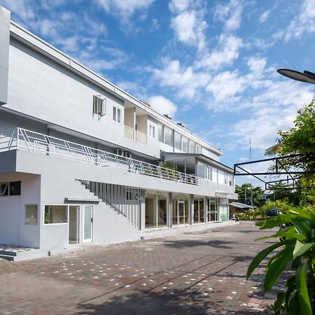 Bali Bustle Sunset Coliving And Coworking Space Legian Dış mekan fotoğraf